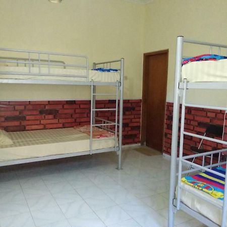 Szabrian Hostel Denpasar Esterno foto