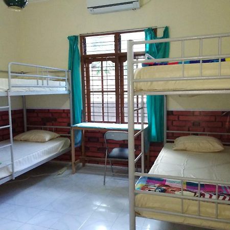 Szabrian Hostel Denpasar Esterno foto