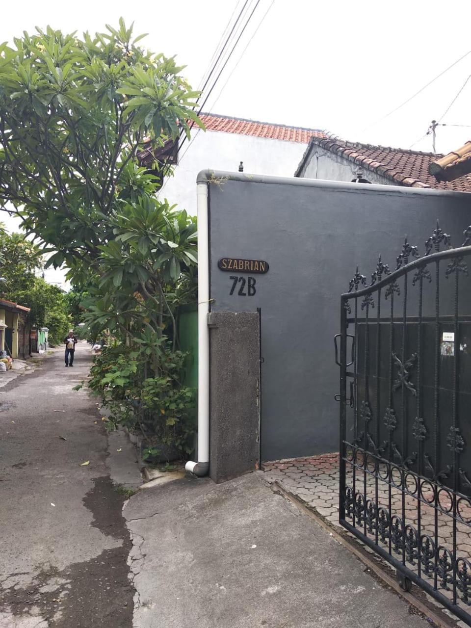 Szabrian Hostel Denpasar Esterno foto