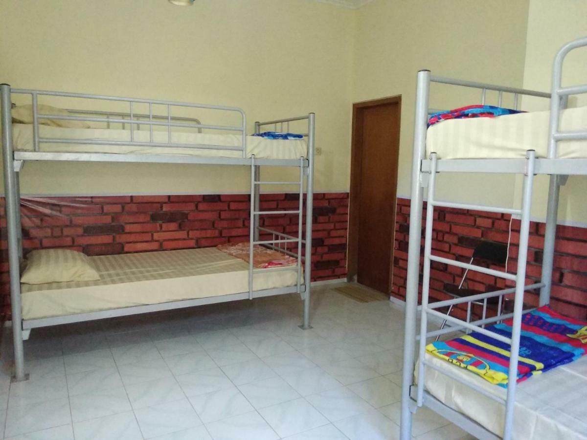 Szabrian Hostel Denpasar Esterno foto