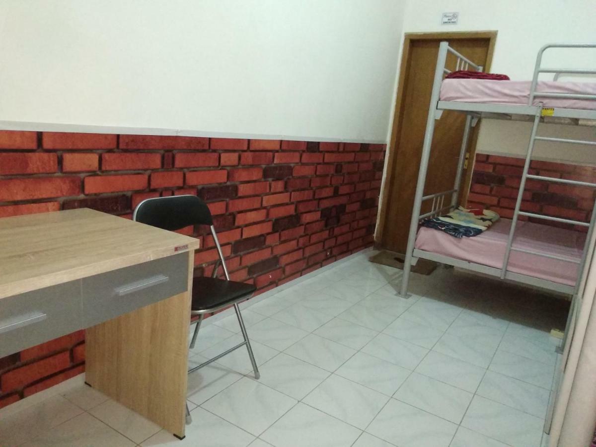 Szabrian Hostel Denpasar Esterno foto