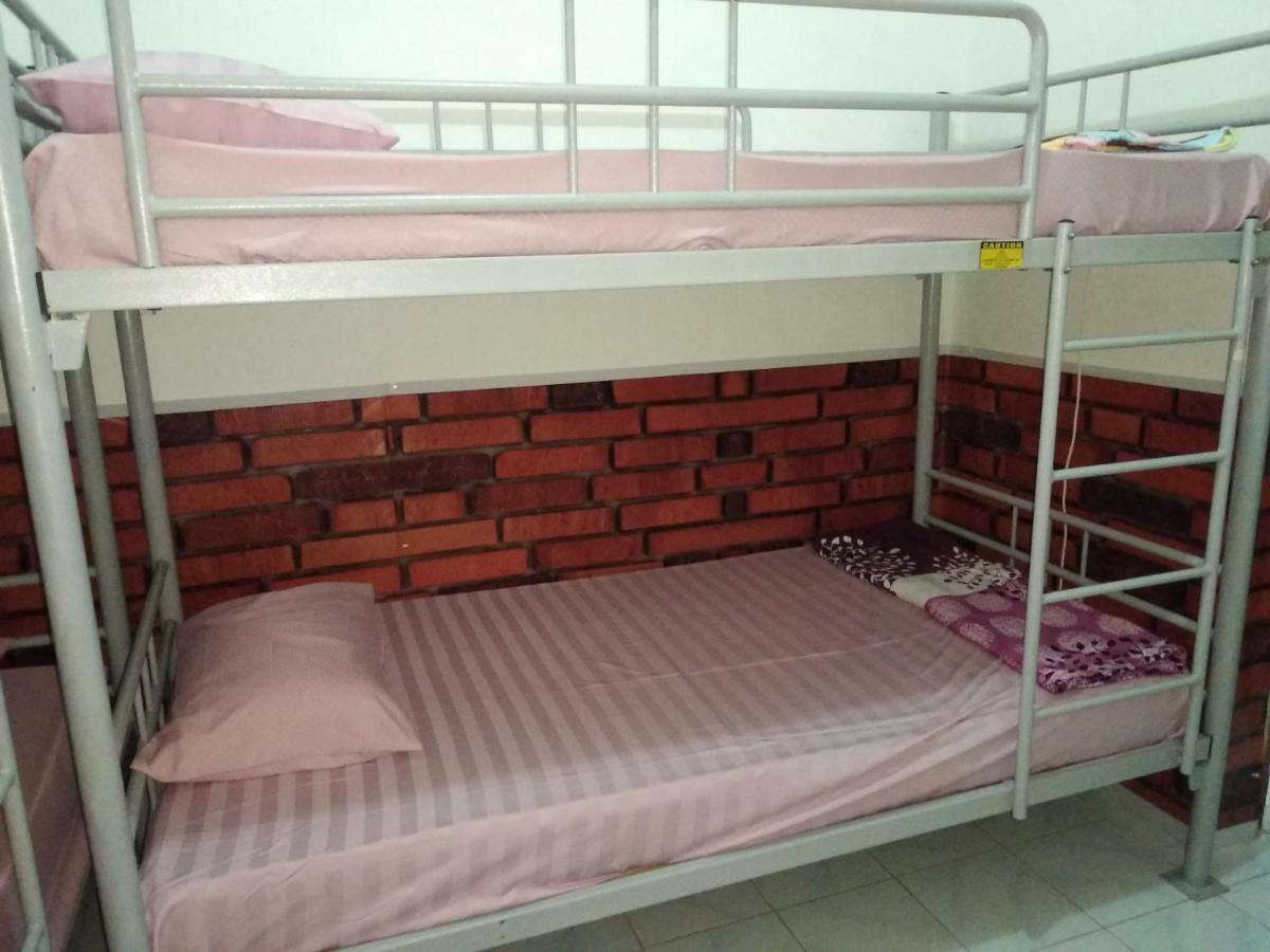Szabrian Hostel Denpasar Esterno foto
